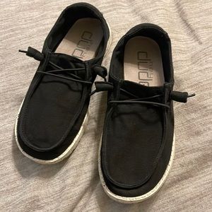 Hey dude shoes